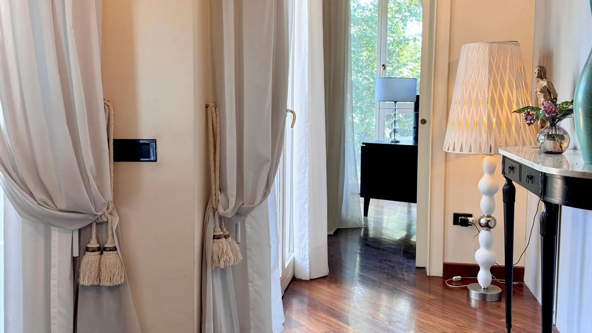 Villa Nuvola Suites 피오라노모데네세 B&B